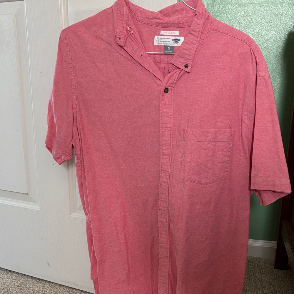 Men's Short-Sleeve Button-Down Shirt in Coral Pink